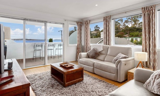 Kingston Beach Cottage | Once Upon a Tide Kingston Beach Esplanade Living