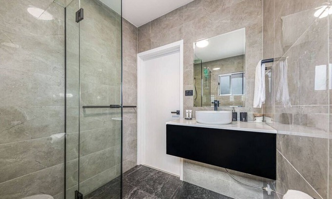 Peregian Beach Apartment | One Bedroom Balcony Apartment at Beachcomber Peregian Beach, 100m from the beach