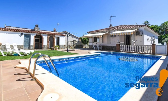 Roda de Bara Ski Chalet | One floor villa, with private pool and air conditioning.