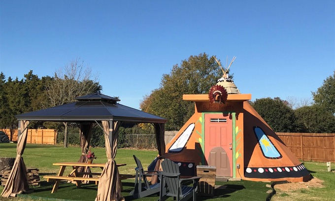 Cibolo Cottage | One of a kind stay! Adjacent to180 acre nature park with swimming & pickleball