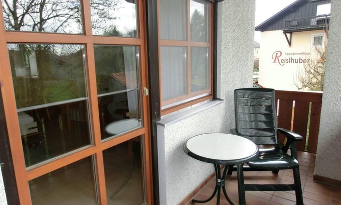 Safferstetten Apartment | One-room apartment (35 sqm) with covered south-facing balcony