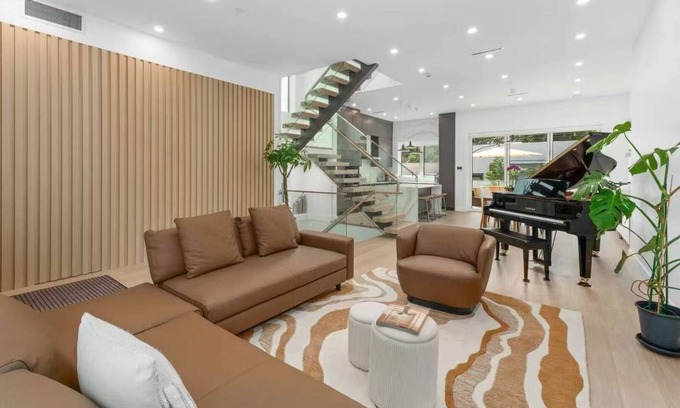 Dunbar House | One-year New Luxury House on Vancouver West Side