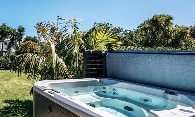 Blackpool House | ONEROA COASTAL CLASSIC | Coast & Country |