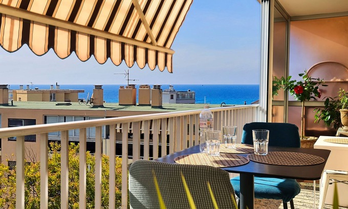 Six-Fours-les-Plages Apartment | Only 150m from the beach, Wi-Fi, Aircon, Car park