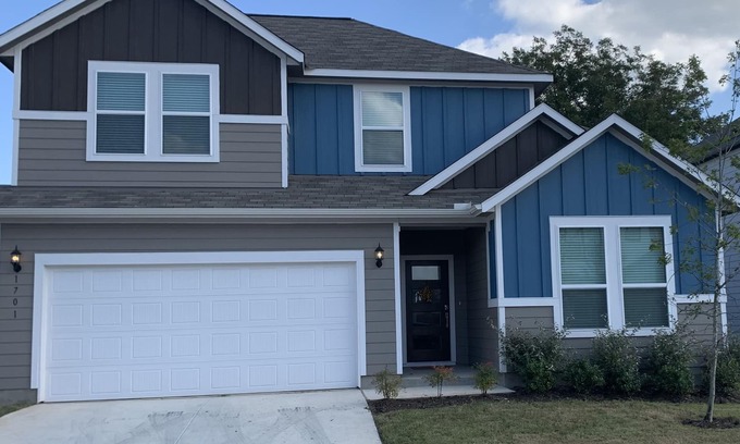Austin House | Only 2.5 mi to Giga Texas, 3 mi to AIBA, 7 mi to COTA, 10 mi to Downtown Austin!