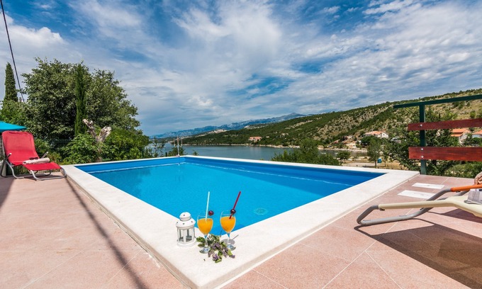 Krusevo House | Only 30m from beach, newly furnished, wit beautiful view and outside pool.
