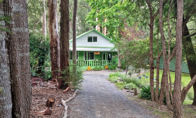 East Warburton Cottage | Only 5 Minutes Drive From Warburton Township, Yarra River Backs Onto Property