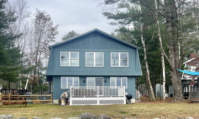 Thompson's Point House | Open concept 5-bedroom 2 bath home directly across from the Sandbar