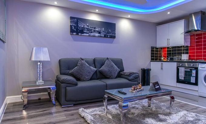 Huddersfield Apartment | Optimal Apartments - Eloise Pink Suite