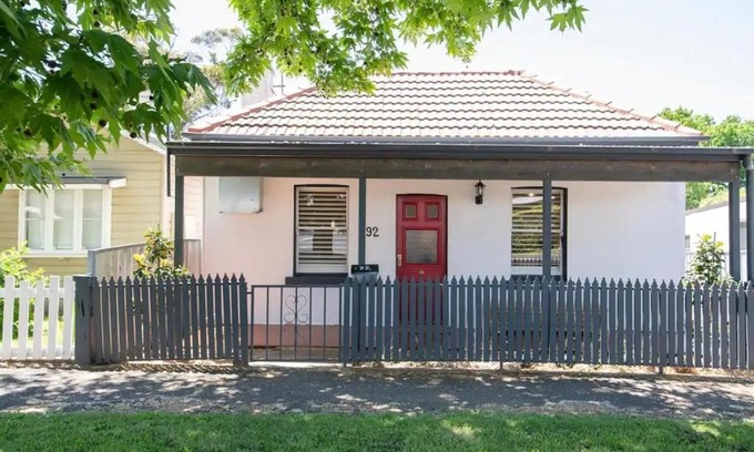 Orange House | Orana Cottage