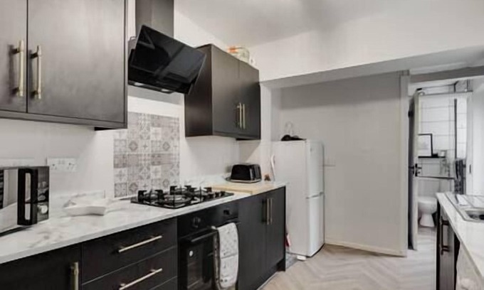 Liverpool House | Orange Rentals- Home for 8 guests- FREE Parking
