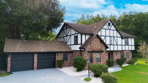 St. James Park House | Orlando Getaway 6br Retreat W Pool & Fireplace