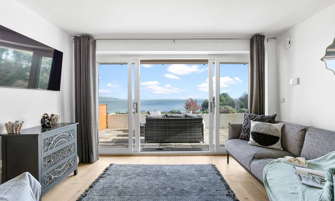 Brixham Apartment | Osprey 3, The Cove - an apartment that sleeps 5 guests in 2 bedrooms