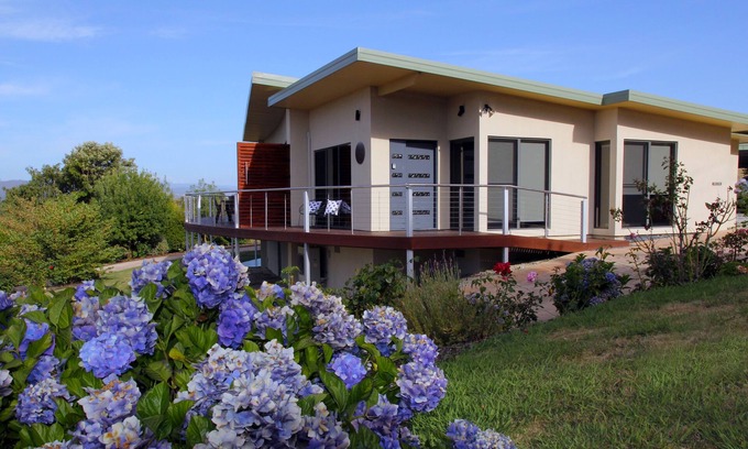 Rosevears Apartment | Ou+look BnB - Modern Luxury Apartment