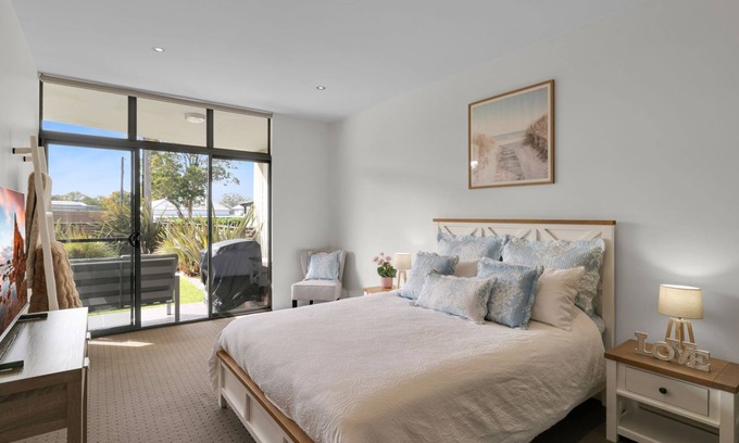 Huskisson Apartment | Our Beach House at Husky - Stay for 3 Pay for 2! Coastal Couples Escape