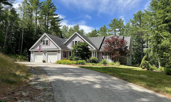 New London House | Outdoor family fun on beautiful Messer Pond - 11 miles from Mt Sunapee!