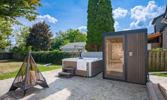 St. Catharines House | Outdoor Sauna|Hot Tub|Playroom|Port Dallhousie