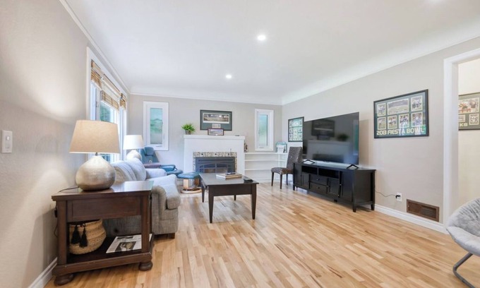 College Hill House | Outstanding Eugene Bungalow on College Hill. 1 mile from U of O Campus