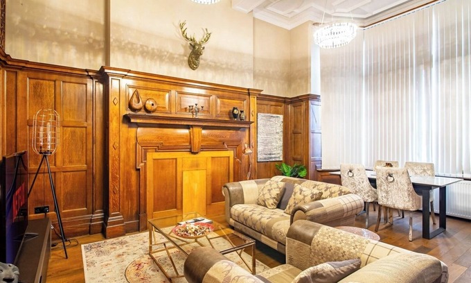 Sheffield Apartment | Outstanding massive apartment in historic building