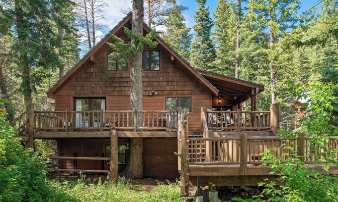 Sundance Cabin | OVER THE RIVER AND THROUGH THE WOODS