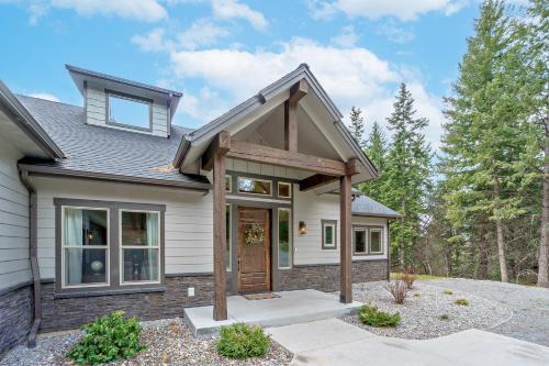 Coeur d'Alene Apartment | Overlooking Lake View with 3 BR Game Room for 12 guests