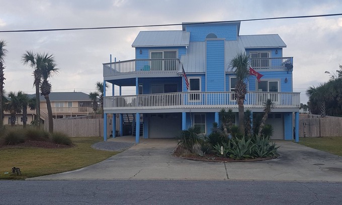 Toilla Segunda House | OWB Beach House a short1/2block walk to the back