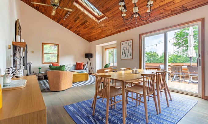 Highmount House | Owl's Perch - 10 Mins to Belleyare for Hiking + Skiing