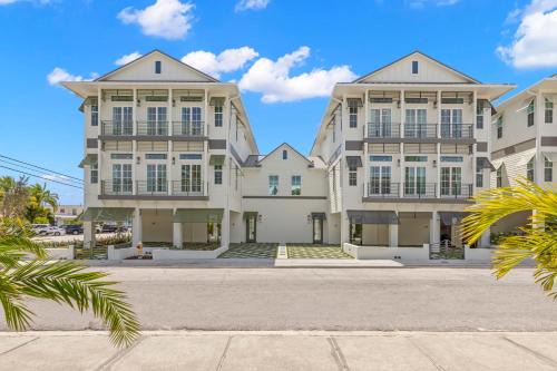 Clearwater Beach House | Oynx House & Jade House at the Gemma - 2 Amazing Homes Steps to Clearwater Beach
