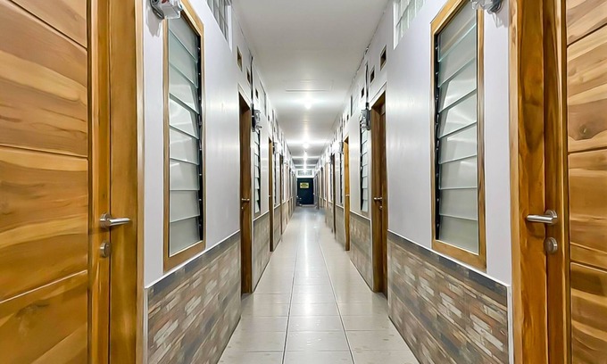 Tangerang Hotel | OYO 90708 Kbr Home