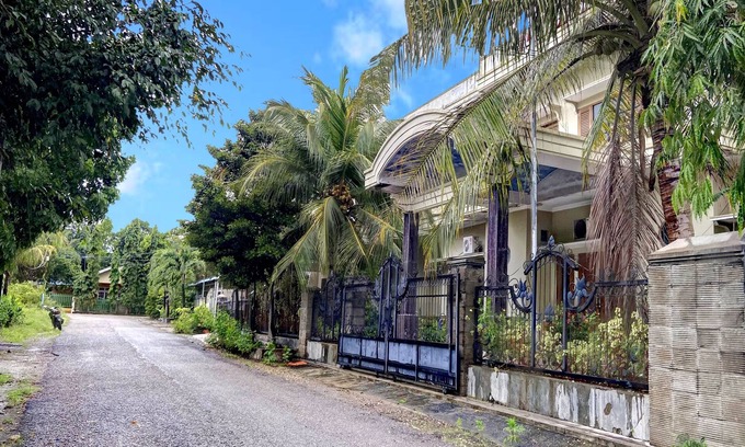 Kupang Hotel | OYO 92065 Kos Flobamor