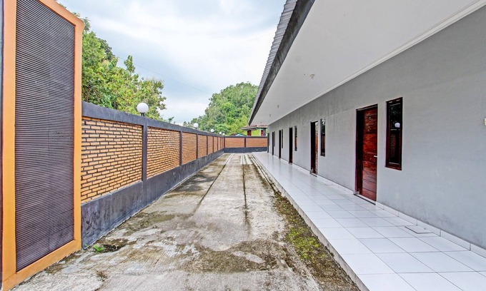 Wonogiri Hotel | OYO 92289 Hotel Aji Kusuma