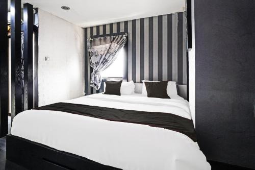 Bandung Hotel | OYO 93365 Apartement Gateway By Sarana Cipta Mahakarya Ii