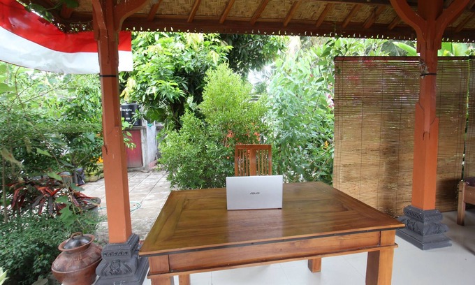 Lombok Hotel | OYO 93747 Balekui Homestay