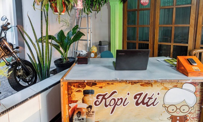 Blitar Hotel | OYO 93976 Maluku Guest House
