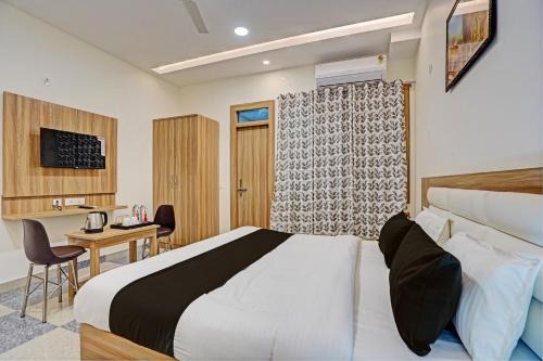 Gomti Nagar Hotel | OYO Flagship H.L House