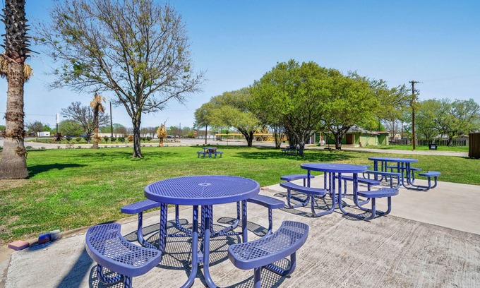 Luling Hotel | OYO Hotel Luling TX Downtown I-10/US-90