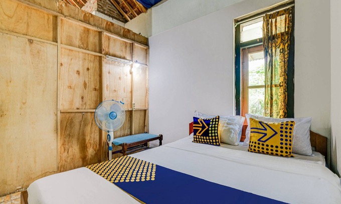 Rembang Hotel | OYO Life 3119 Hotel Kurnia