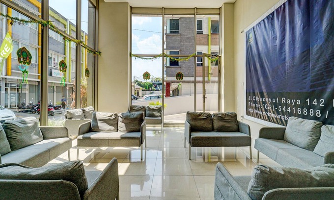 Cibaduyut Hotel | OYO Life 92548 M-square Apartment By Lins Pro