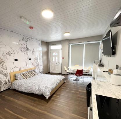 Pembroke Dock House | OYO Welsh Holiday Accommodation - Modern Stay