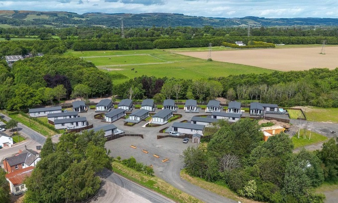 Perth Villa | PADDOCK LODGES| EXECUITVE 4 BED VILLA