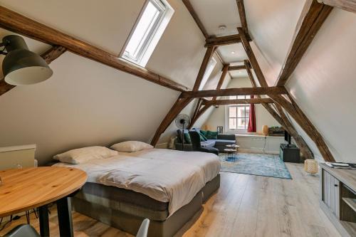 Zierikzee Apartment | Pakhuis de Venkel - zolderstudio