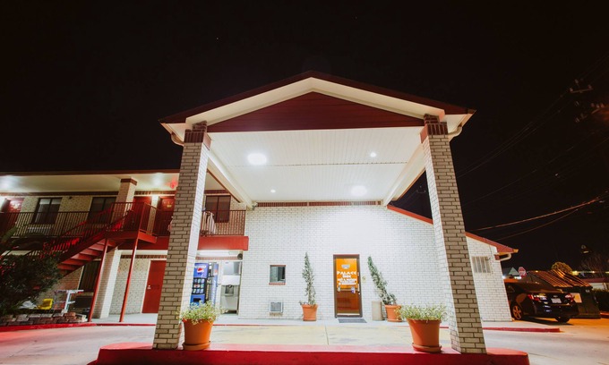 Lawndale/ Wayside Hotel | Palace Inn Wayside