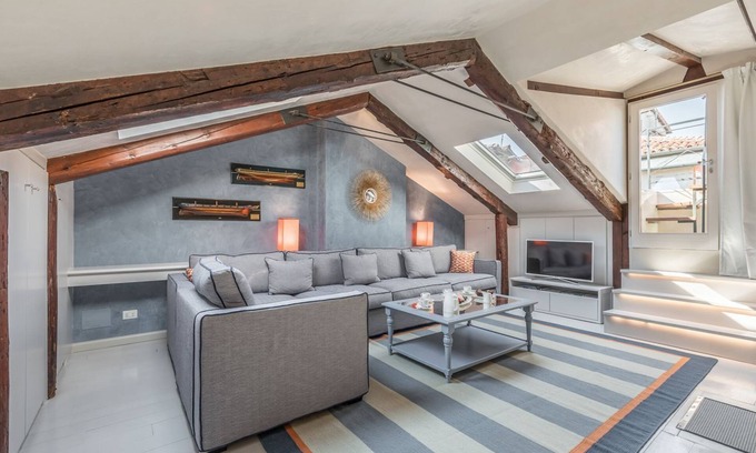Dorsoduro Villa | Palazzo Navaro - Three Bedroom Villa, Sleeps 6
