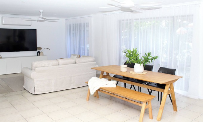 Wurtulla House | Palm Coastal Retreat - Family & Pet-Friendly, Spacious Yard, 5 Mins to Beach!