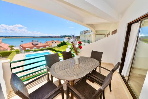 Sao Martinho do Porto Apartment | Palm Tree
