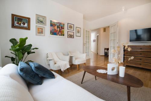 Bacvice Apartment | PALM TREE SUPERIOR APARTMENT - specially designed three-room apartment - top location right next to the beach and the center - beautiful terrace