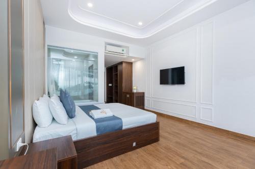 Vung Tau Villa | Palm Villa 17 - Seaview Villa LUXURY in VungTau, 6Bedrooms, Pool, Billiard