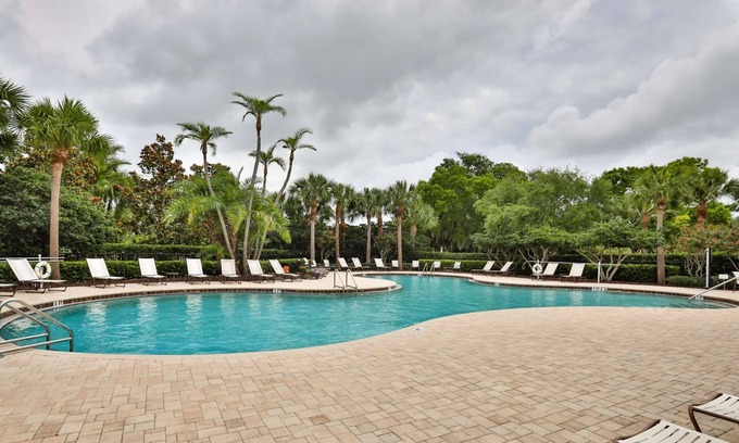 Whitney Beach Condo | Palma Sola Trace Condo - Beaches, Pool, Dining!