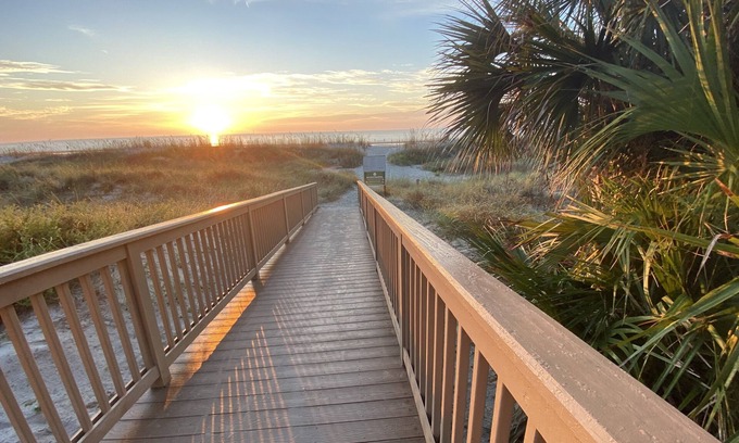 Palmetto Dunes Villa | Palmetto Dunes, oceanfront pool, gated beach access, desirable Captains Cove!