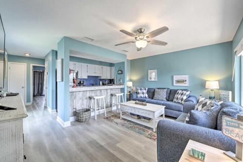 Holiday Beach Apartment | Panama City Condo with Balcony and Pool, Walk to Beach